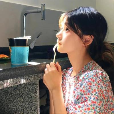 不可爱的她